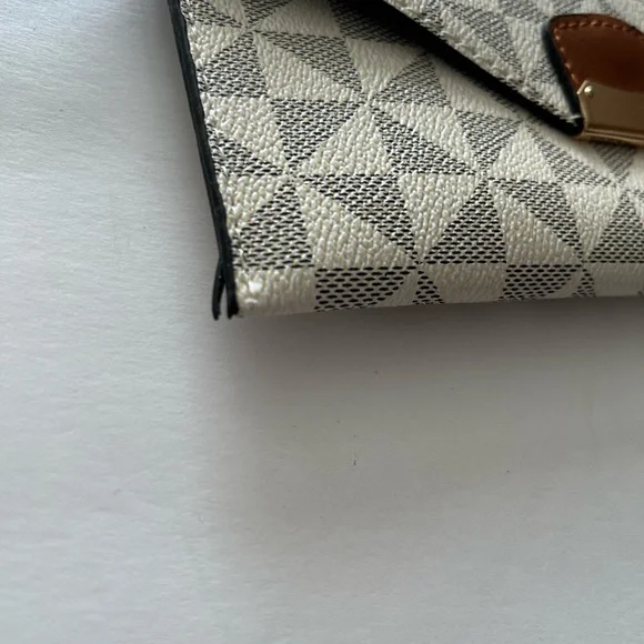 Fashion envelope wristlet - Picture 7 of 8